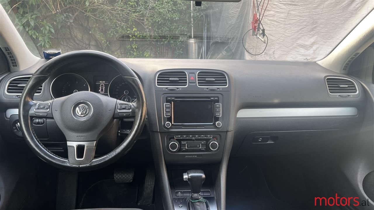 2010' Volkswagen Golf photo #3