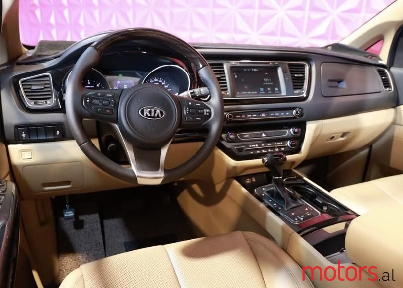 2017' Kia Carnival photo #5