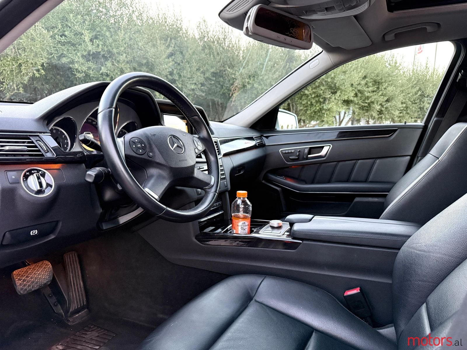 2012' Mercedes-Benz E 220 photo #2