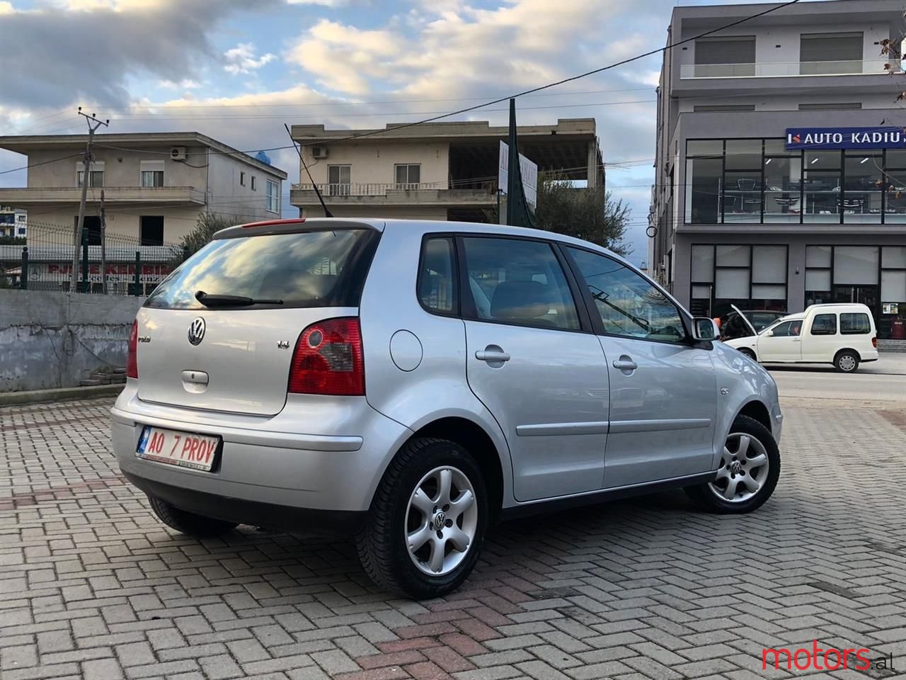 2005' Volkswagen Polo photo #2