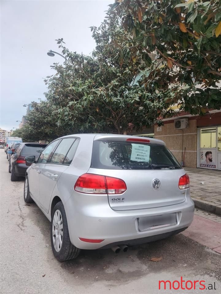 2008' Volkswagen Golf photo #2