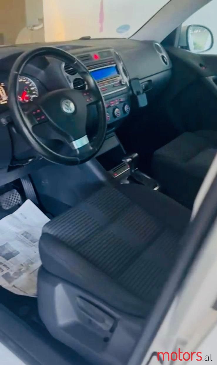 2009' Volkswagen Tiguan photo #6