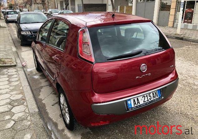 2011' Fiat Punto photo #1