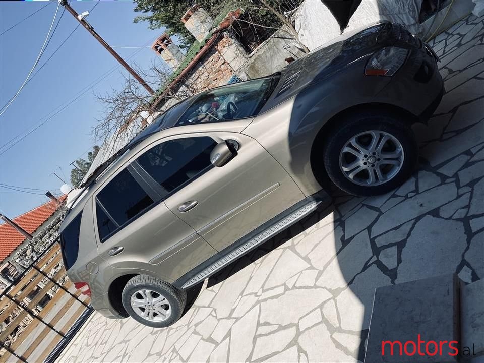 2008' Mercedes-Benz 320 photo #1