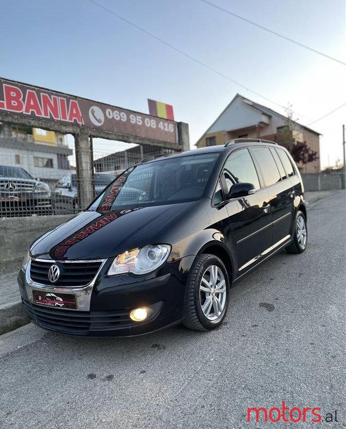 2008' Volkswagen Touran photo #1