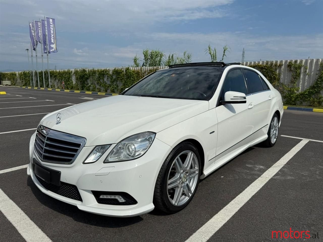 2010' Mercedes-Benz E 220 photo #1