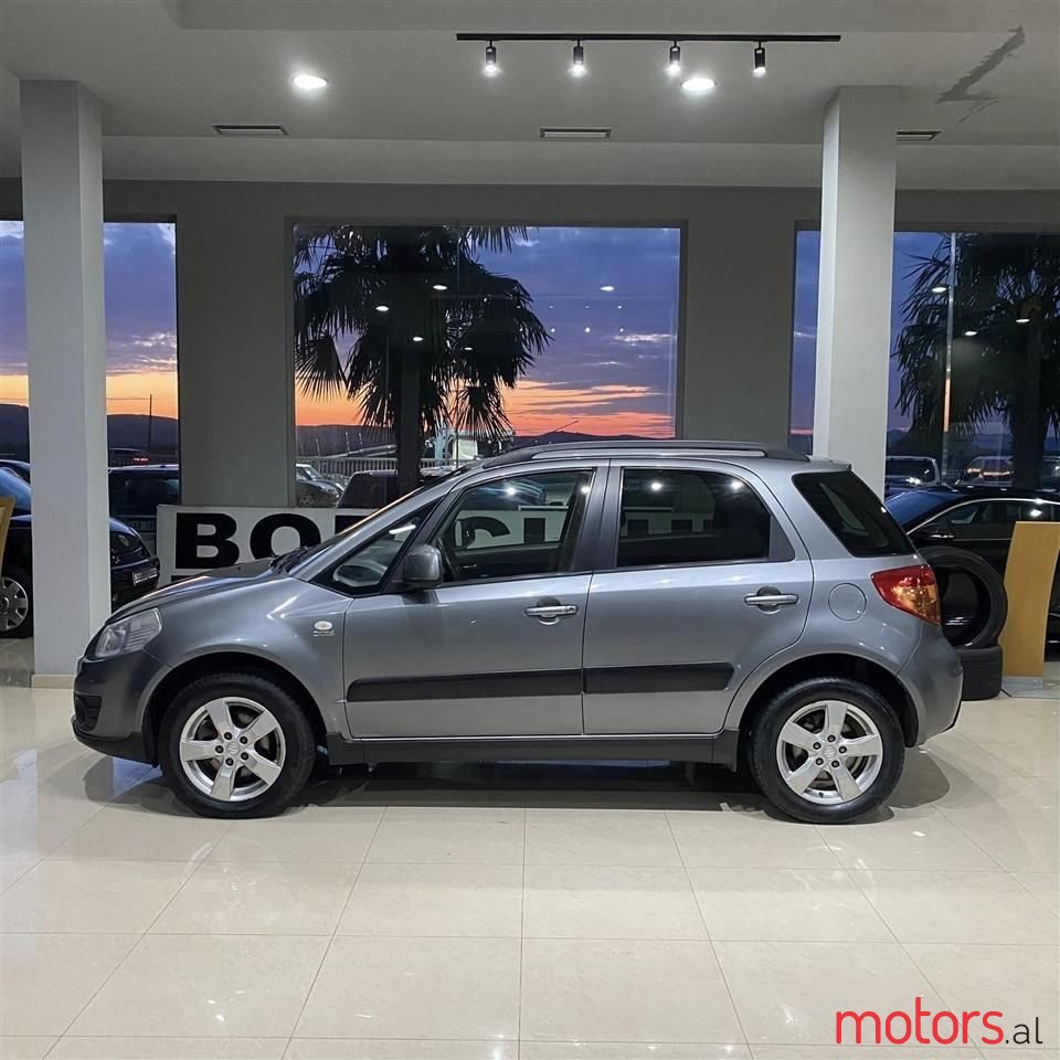 2012' Suzuki SX4 photo #4