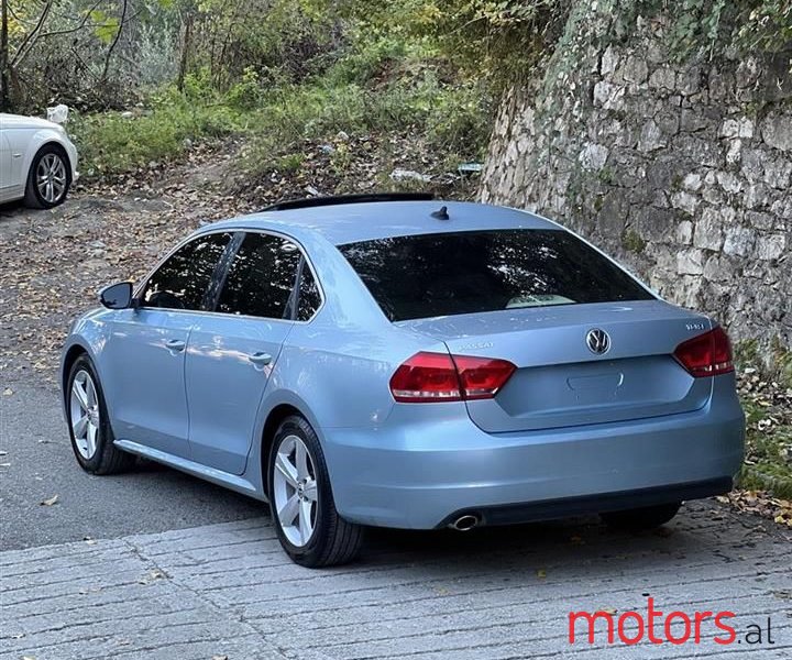 2012' Volkswagen Passat photo #5