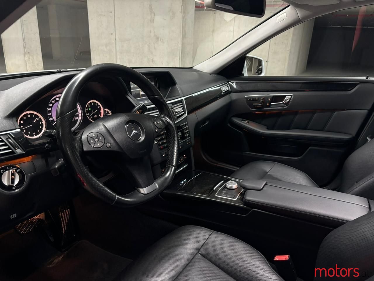 2010' Mercedes-Benz E 300 photo #6