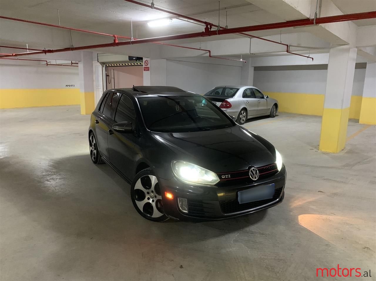 2011' Volkswagen Golf photo #1