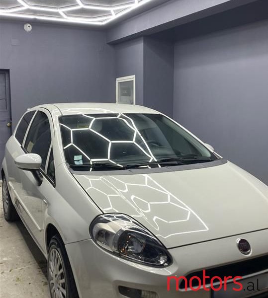 2015' Fiat Punto photo #2