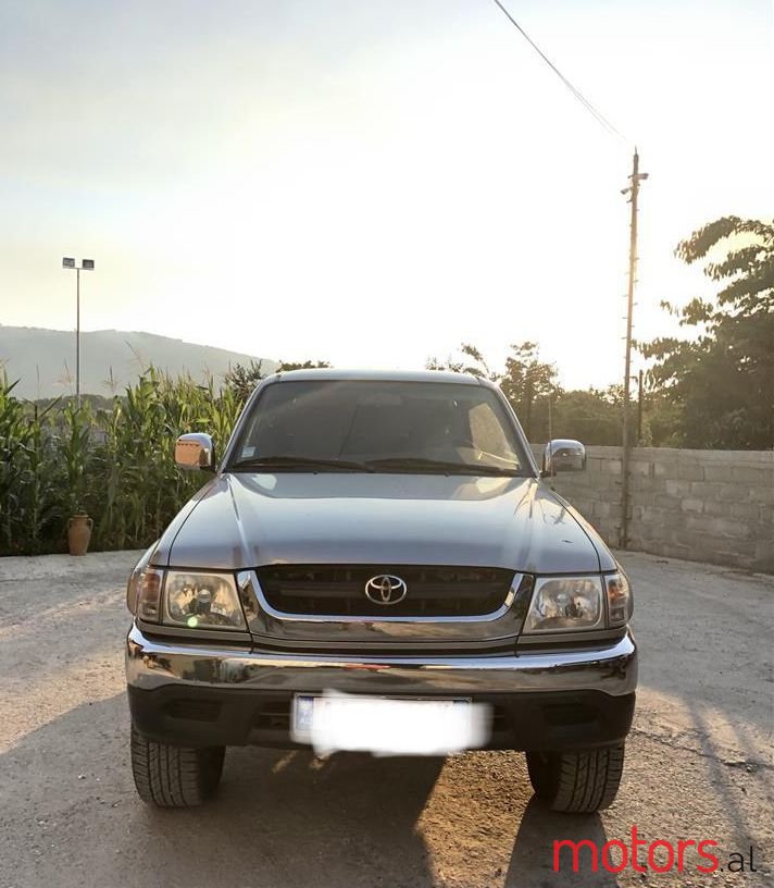 2004' Toyota Hilux photo #1