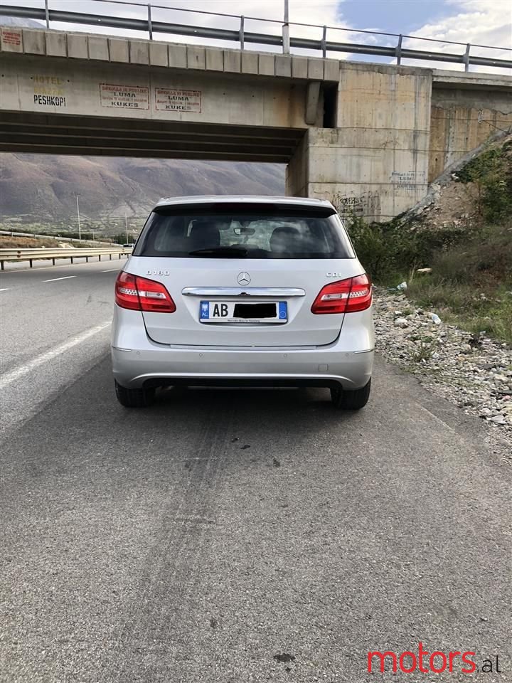 2013' Mercedes-Benz B 180 photo #5