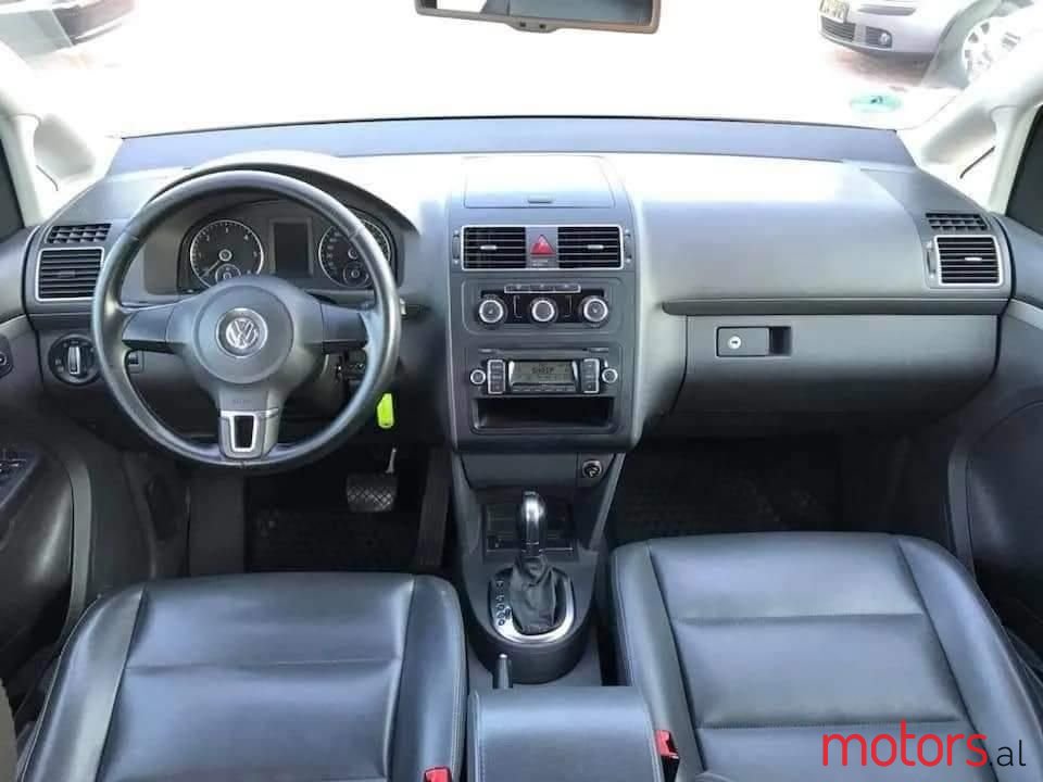 2011' Volkswagen Touran photo #6