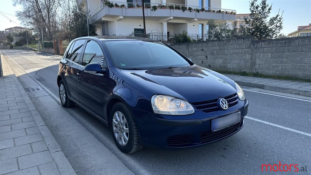 2004' Volkswagen Golf photo #6