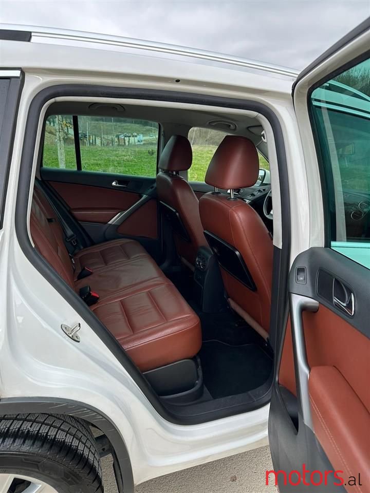 2010' Volkswagen Tiguan photo #6