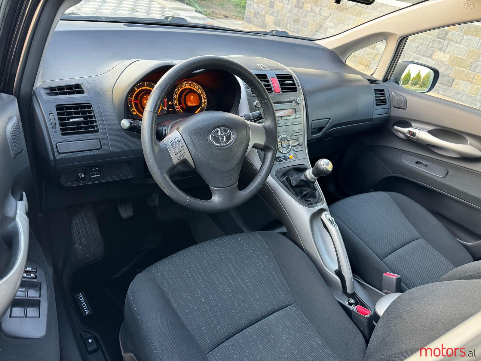 2008' Toyota Auris photo #5