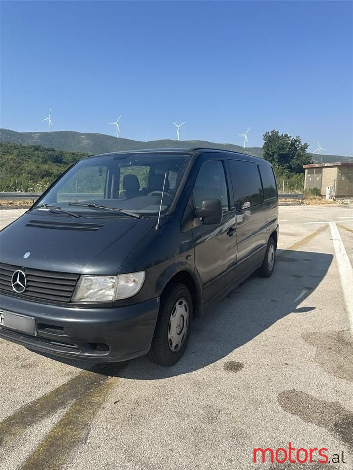 2000' Mercedes-Benz V 220 photo #1