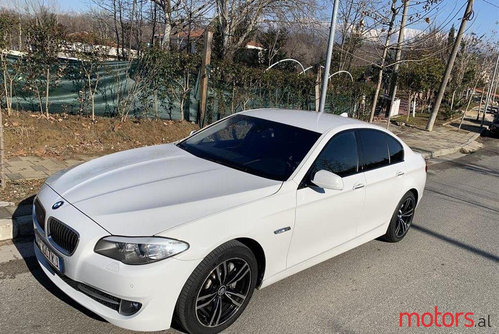 2013' BMW 530 photo #1