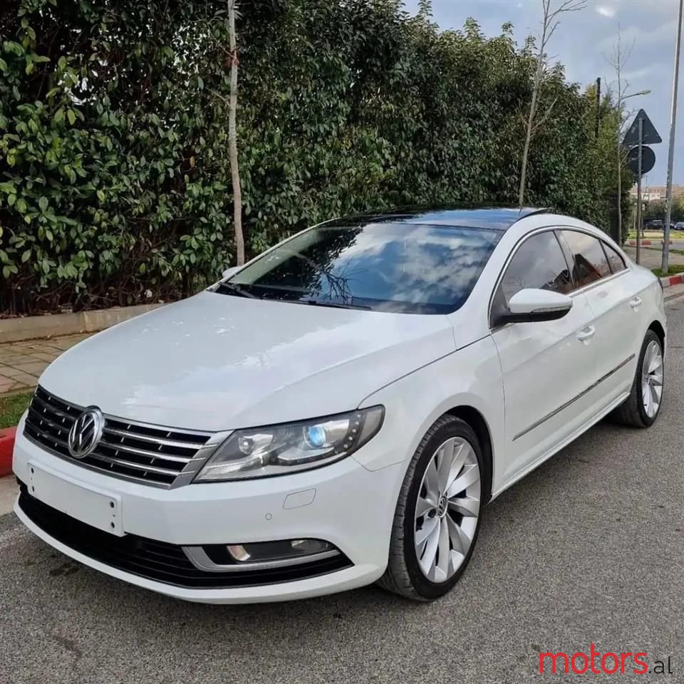 2015' Volkswagen Passat photo #1