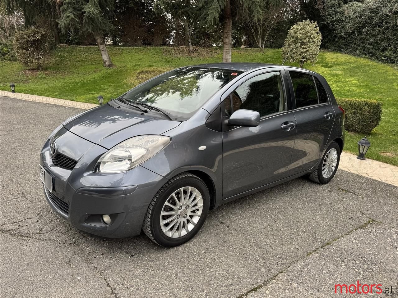 2009' Toyota Yaris photo #1