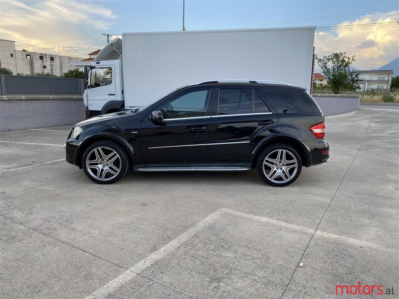 2010' Mercedes-Benz ML 300 photo #3