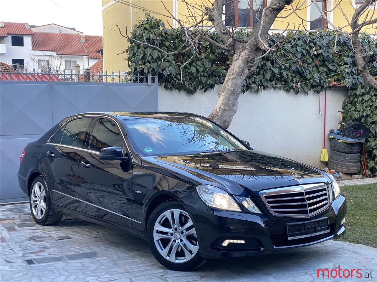 2009' Mercedes-Benz E 350 photo #3