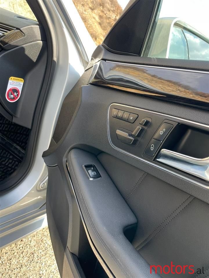 2010' Mercedes-Benz E 350 photo #2