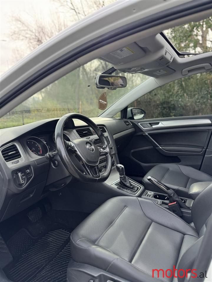 2016' Volkswagen Golf photo #6