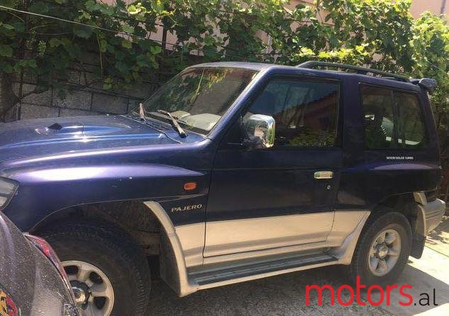 1999' Mitsubishi Pajero photo #1