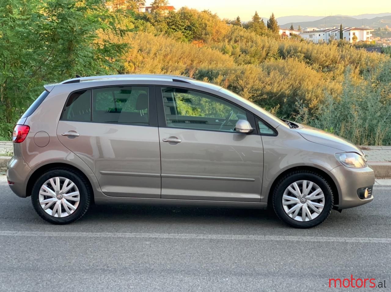 2010' Volkswagen Golf Plus photo #3