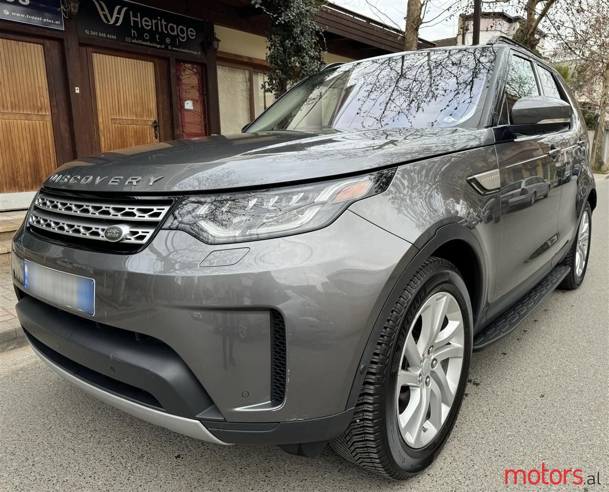 2018' Land Rover Discovery photo #2