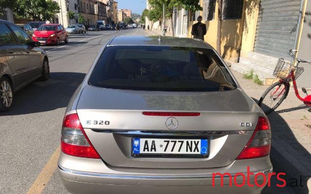 2008' Mercedes-Benz E-Class photo #2