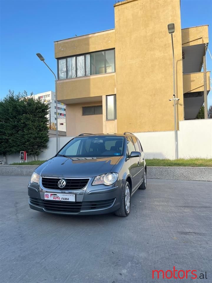 2007' Volkswagen Touran photo #2