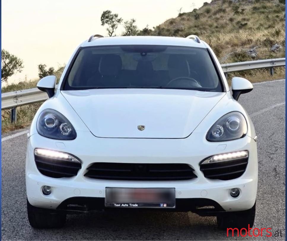 2012' Porsche Cayenne photo #6
