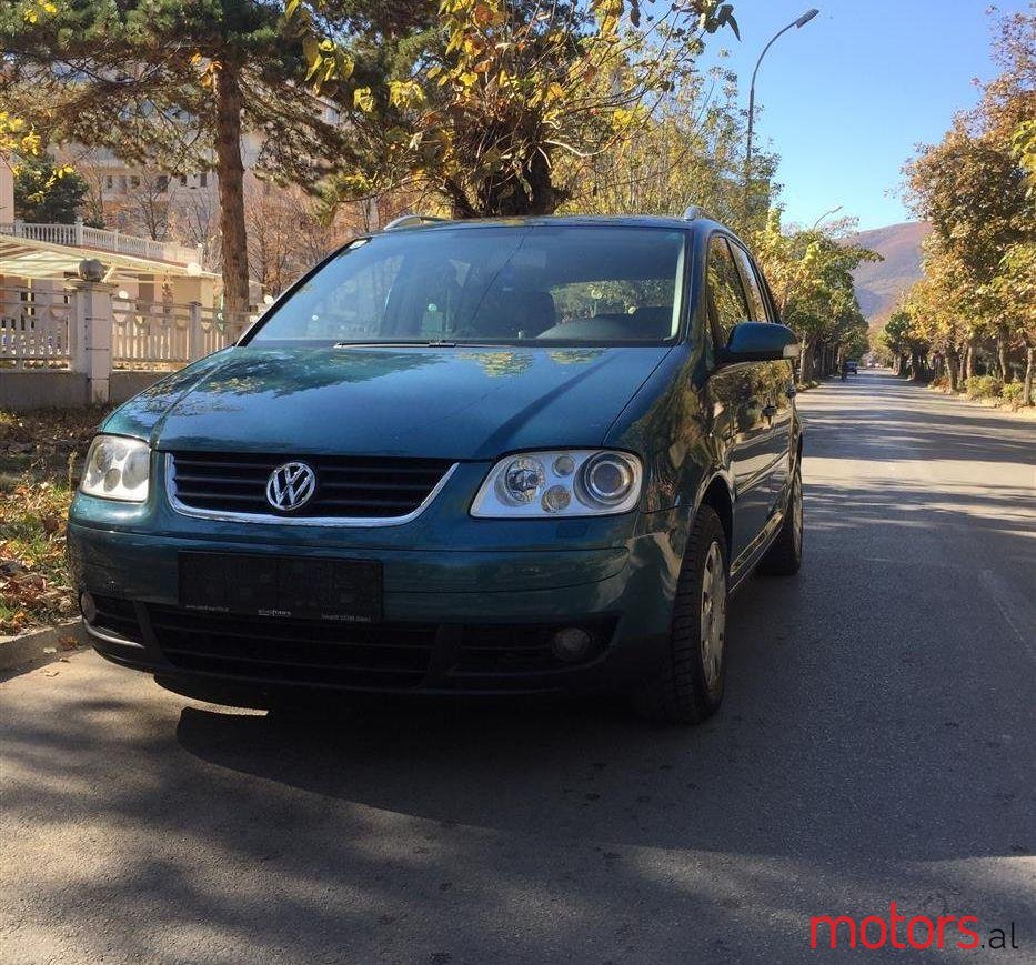 2004' Volkswagen Touran photo #2