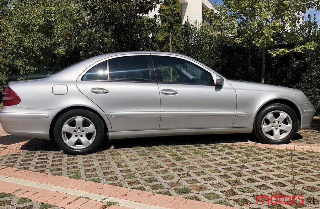 2002' Mercedes-Benz E 220 photo #1