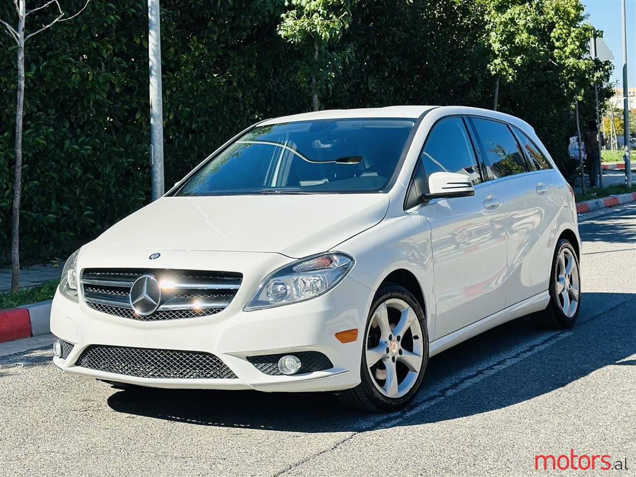 2015' Mercedes-Benz B 200 photo #1