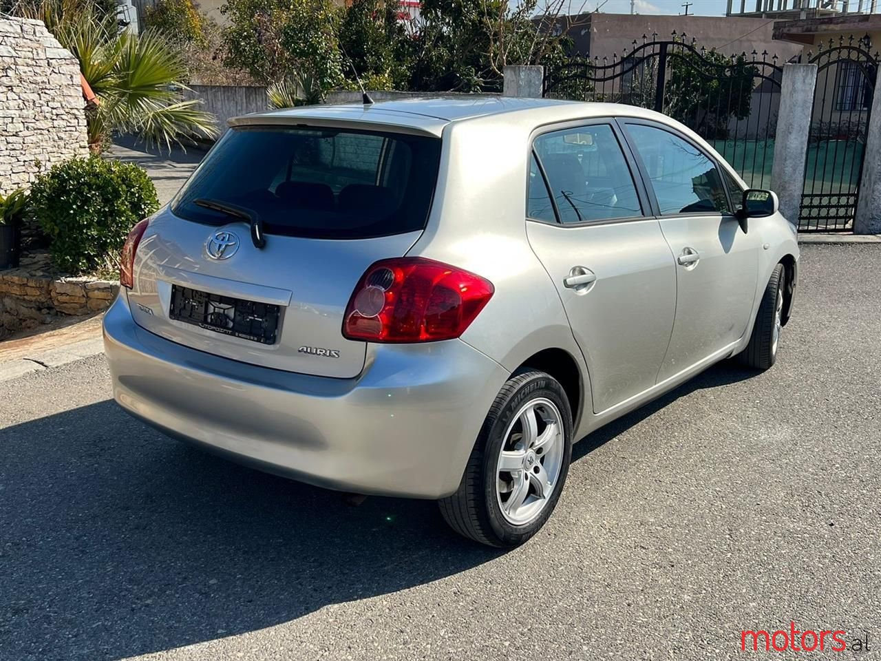 2008' Toyota Auris photo #3