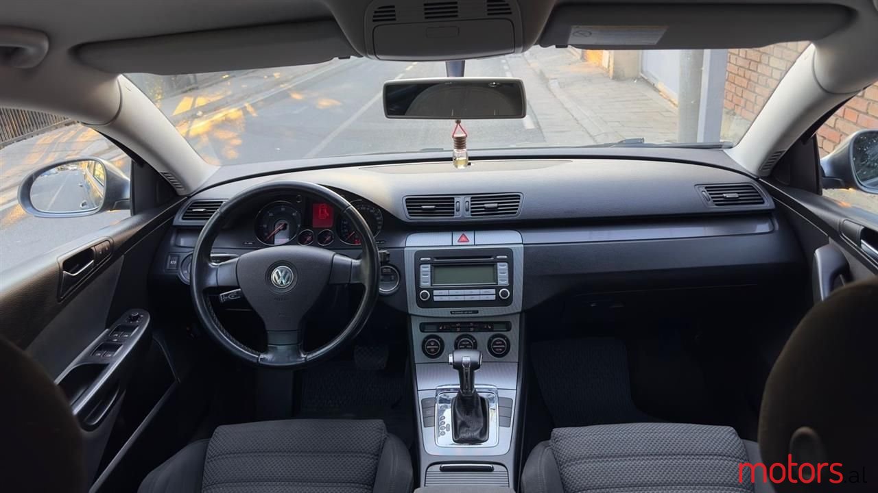 2006' Volkswagen Passat photo #5