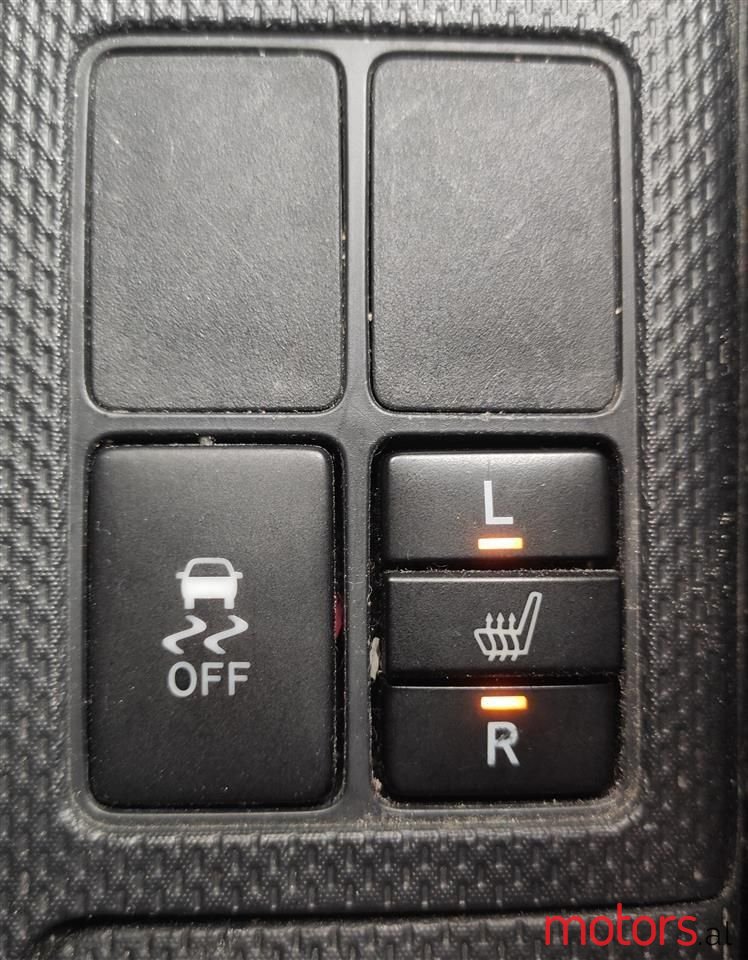 2009' Toyota Urban Cruiser photo #4