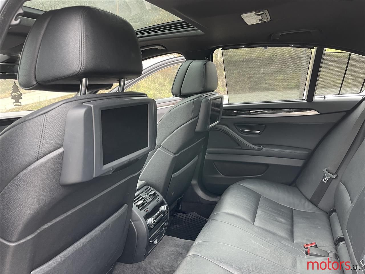 2011' BMW 550 photo #4