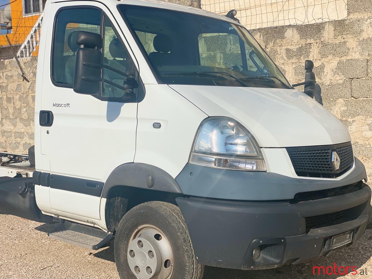 2008' Renault Logan photo #2