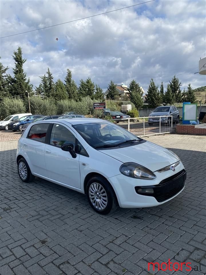 2011' Fiat Punto Evo photo #2