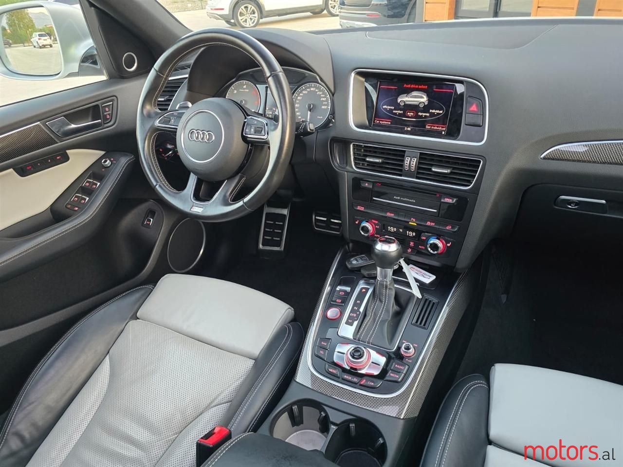 2015' Audi SQ5 photo #6