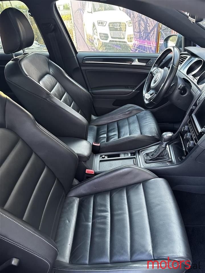 2015' Volkswagen Golf photo #5