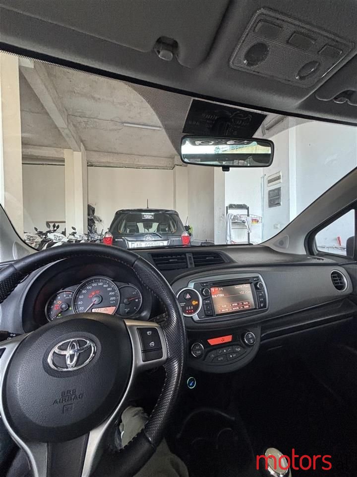 2012' Toyota Yaris photo #2