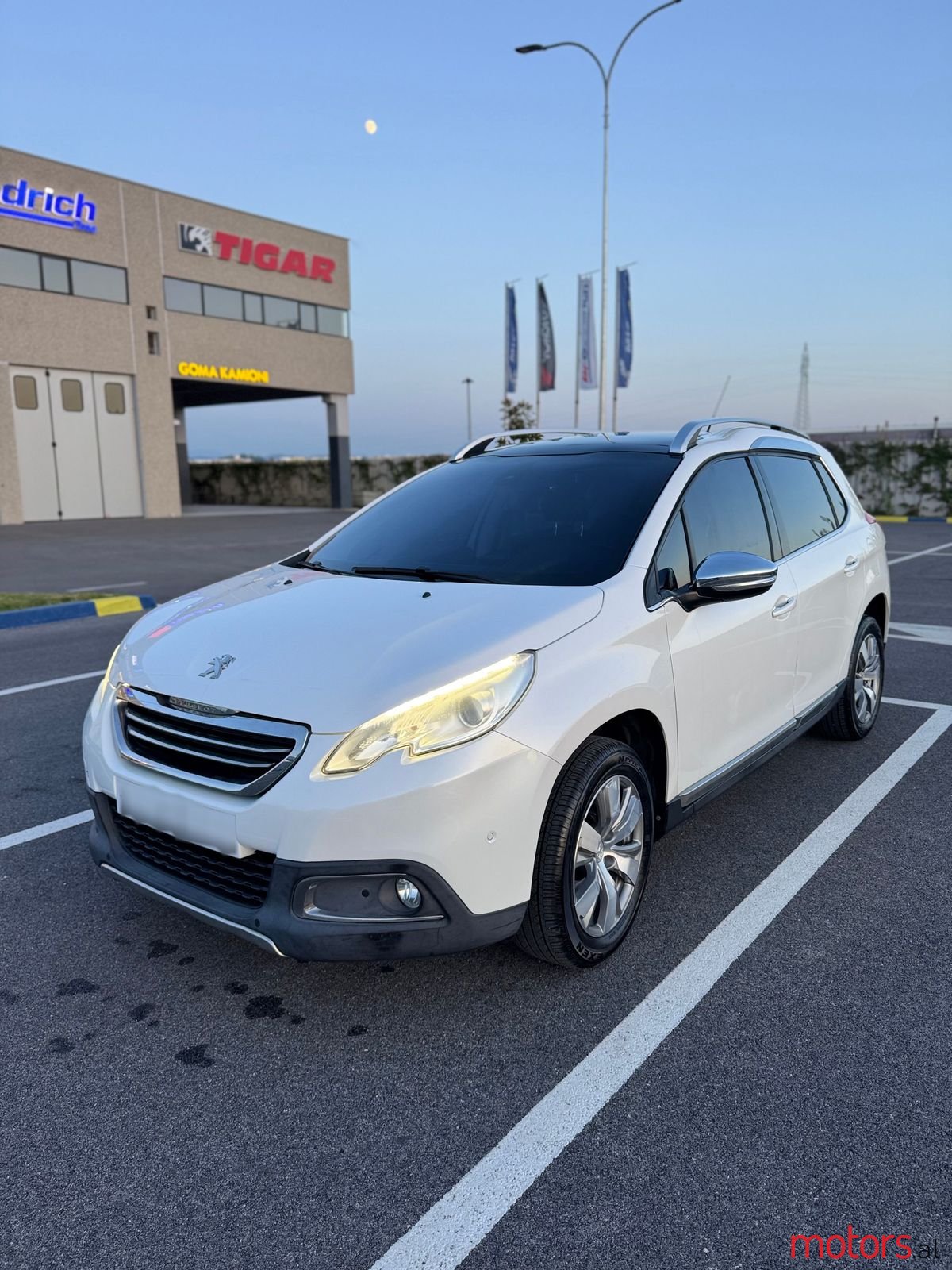 2015' Peugeot 2008 photo #1