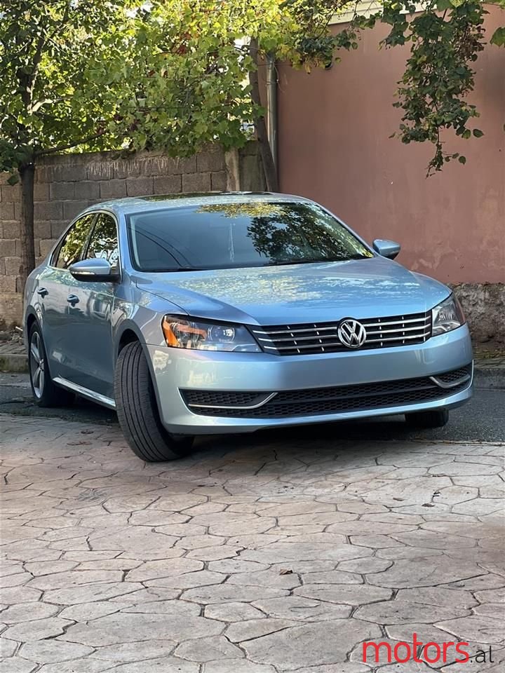 2012' Volkswagen Passat photo #1