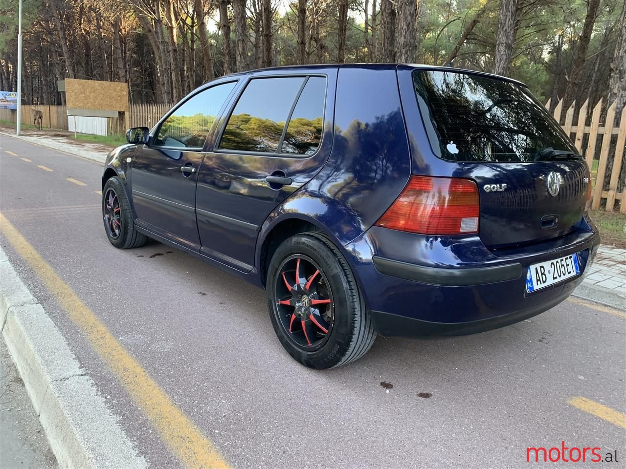 2000' Volkswagen Golf photo #1